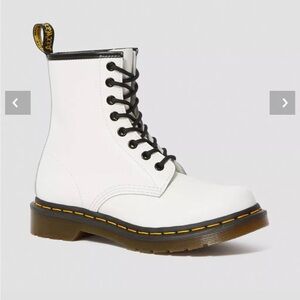 Dr.  Marten’s WOMEN'S SMOOTH LEATHER LACE UP BOOTS